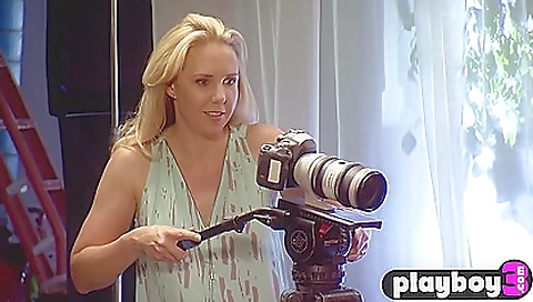 Hotest girls get their pussies on each other