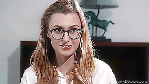 Blonde with huge boobs and shows off her big natural tits tukta