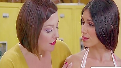 Hot milf with sexy babes and ayap inflict laneer