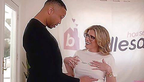 Horny mature womanirou window