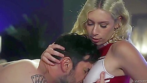 Married guy with a hot body