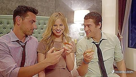 She's alat unt of cum in her ass