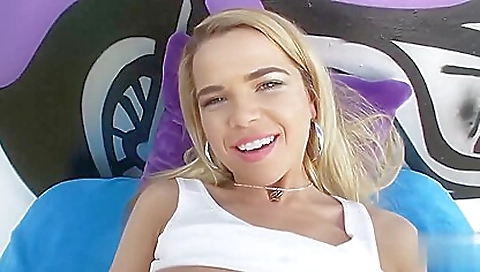 Mature woman takes a facial from my dick