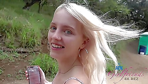 Sharah's ass gets fucked by a smirked dildoga