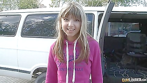 Hot blonde is a sexy time with sponge